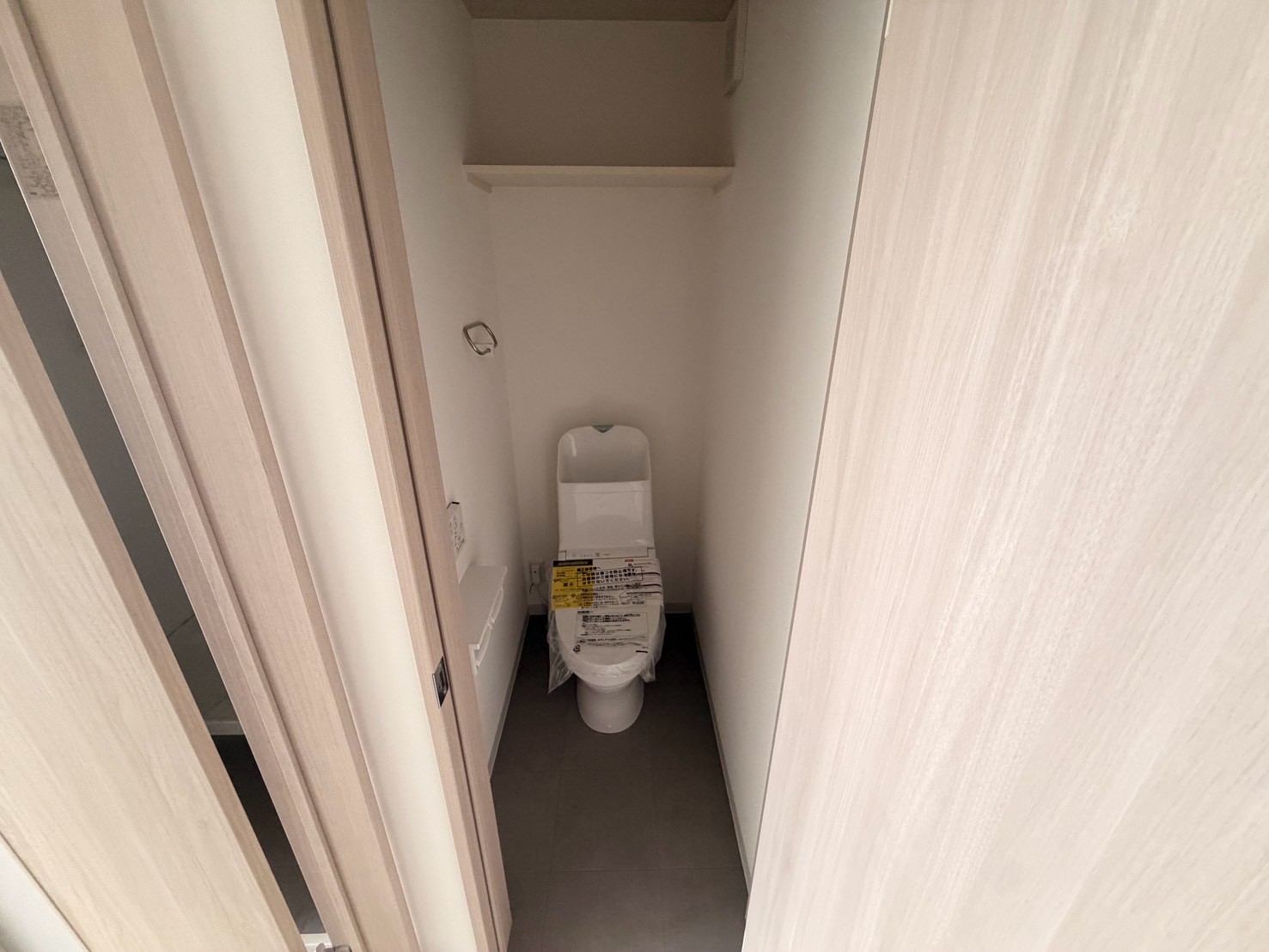 トイレ　※建築中の写真となります。