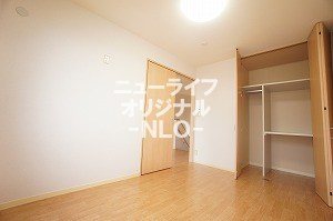 その他部屋・スペース　寛げる5.4帖の主寝室。