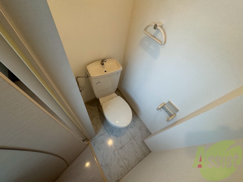 トイレ　こちらはトイレです。清潔感があり、安心して使用できます。
