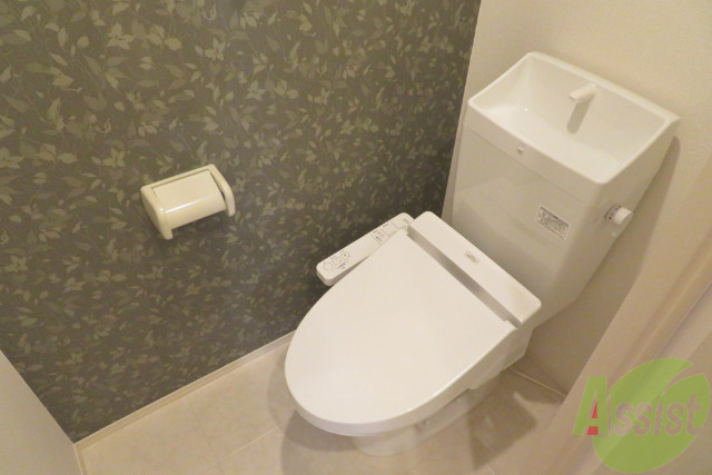 トイレ　温水洗浄便座付きのトイレです。これは嬉しいですね