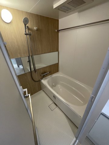 バス・シャワールーム　コンパクトで使いやすいお風呂です