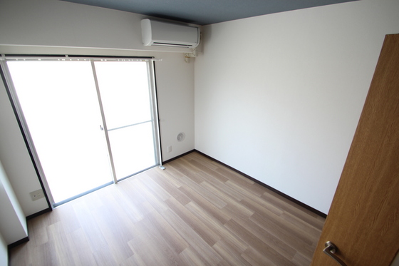 居室・リビング　※別部屋の写真です