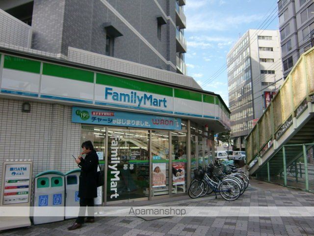 コンビニ　ファミリーマート（コンビニ）まで331m