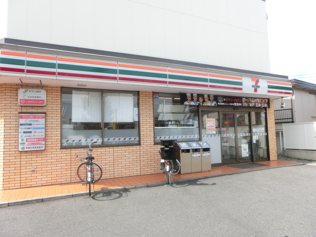コンビニ　セブンイレブン足立千住曙町店（コンビニ）まで141m