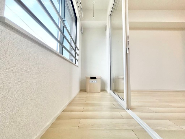 バルコニー　ニューデフィシリーズ同タイプの内装写真
