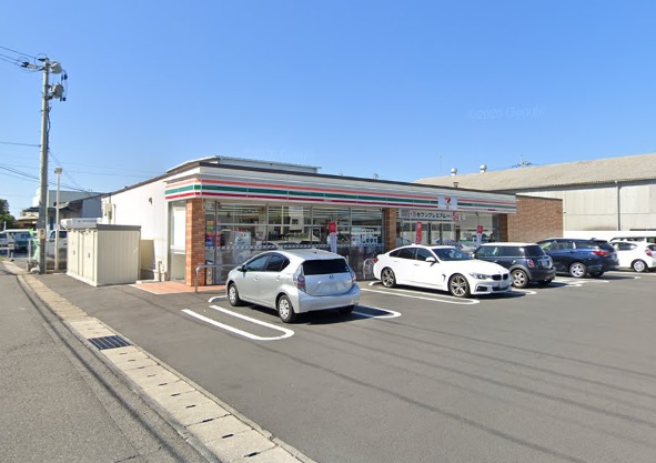 コンビニ　セブンイレブン西市店（コンビニ）まで558m
