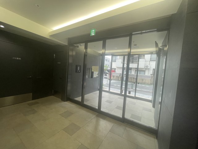 エントランス　建物の内部です