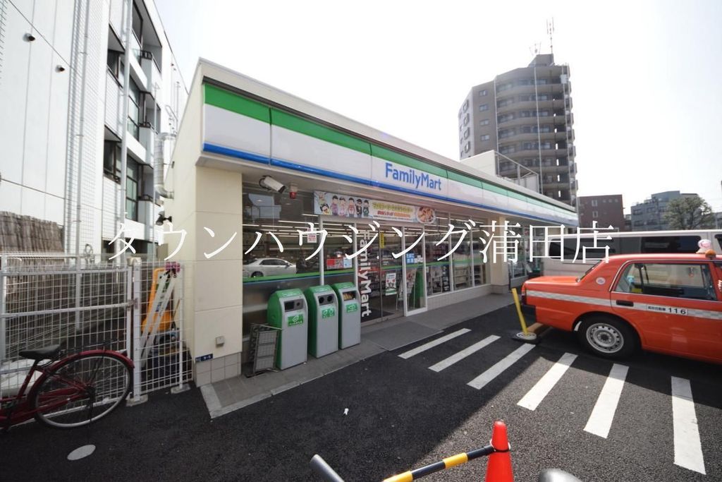 コンビニ　ファミリーマート（コンビニ）まで200m