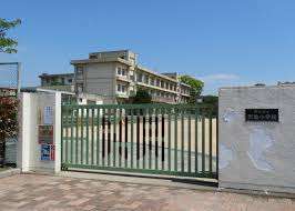 小学校　明石市立沢池小学校（小学校）まで607m
