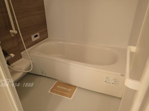 バス・シャワールーム　追焚付広々一坪バス（イメージ）