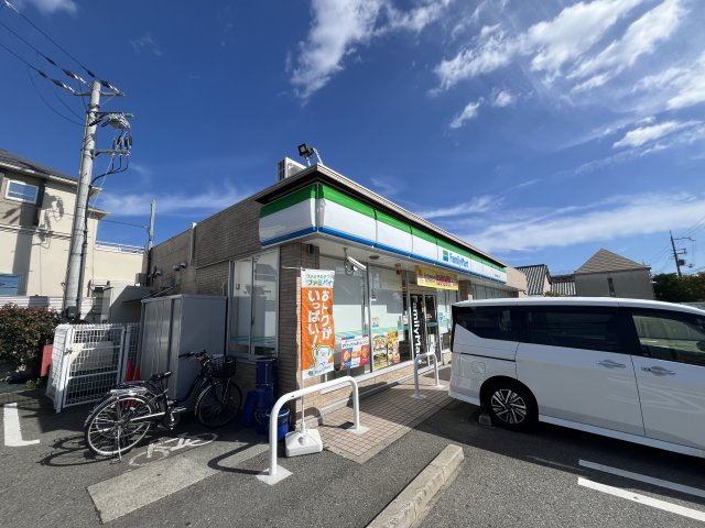 コンビニ　ファミリーマート　伊丹荒牧四丁目店（コンビニ）まで257m