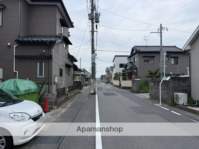 その他　前面道路（その他）まで0m