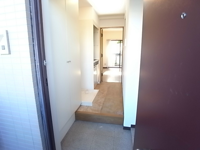 玄関　同一物件別部屋写真