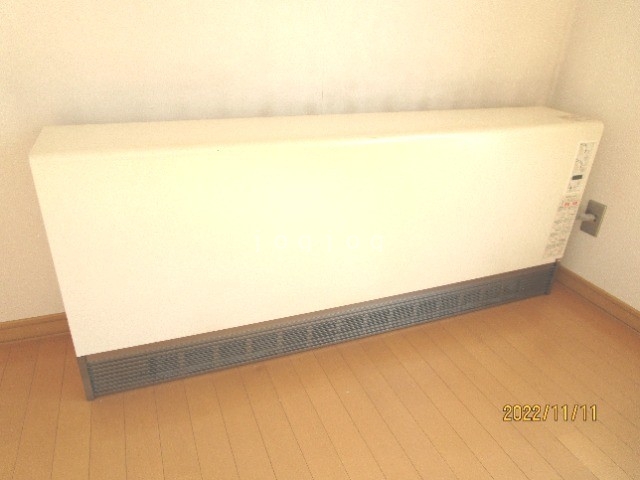 その他設備　暖かい電気暖房です