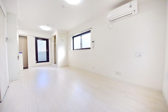 居室・リビング　★白を基調としたお部屋です★