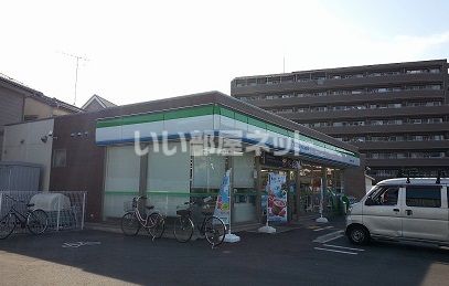 コンビニ　ファミリーマート朝霞本町一丁目店（コンビニ）まで1196m