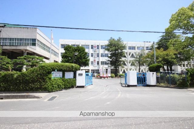 中学校　五日市中学校（中学校）まで1607m