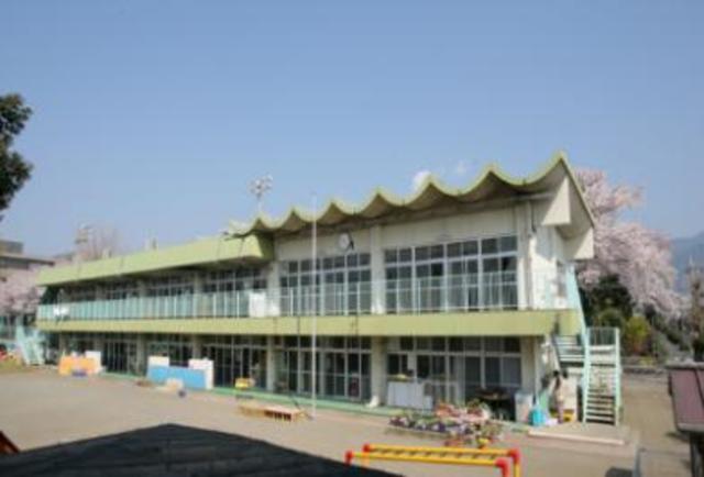 幼稚園・保育園　みどり保育園（幼稚園・保育園）まで685m