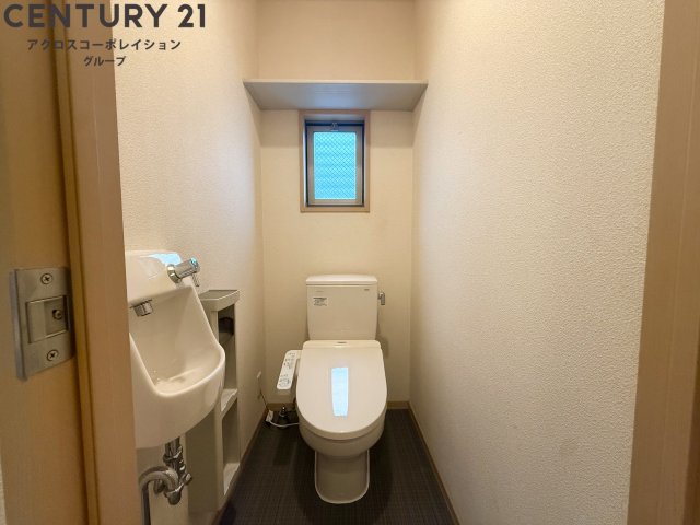 トイレ　温水洗浄便座付きのトイレです♪
