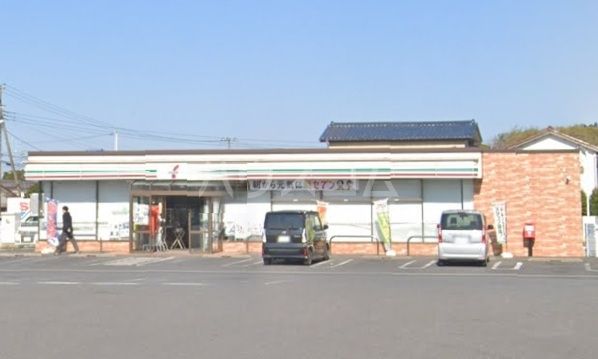 コンビニ　セブンイレブン（コンビニ）まで670m