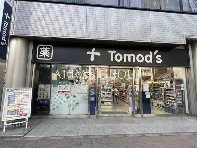 ドラックストア　トモズ 茅場町店（ドラッグストア）まで136m