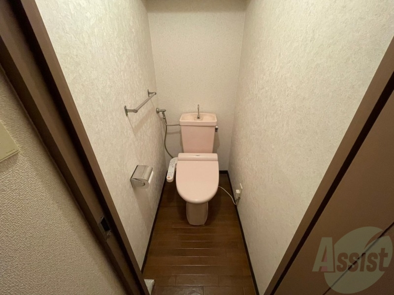 トイレ　ウォシュレット機能がついたトイレです。安心して使用できます。