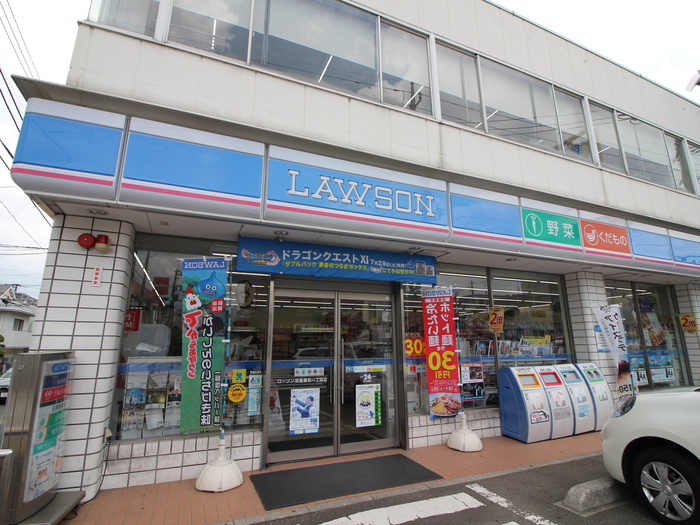 コンビニ　ローソン田園調布1丁目店（コンビニ）まで702m