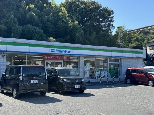 コンビニ　ファミリーマート（コンビニ）まで866m