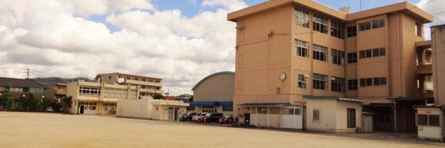小学校　岡山市立御野小学校（小学校）まで423m