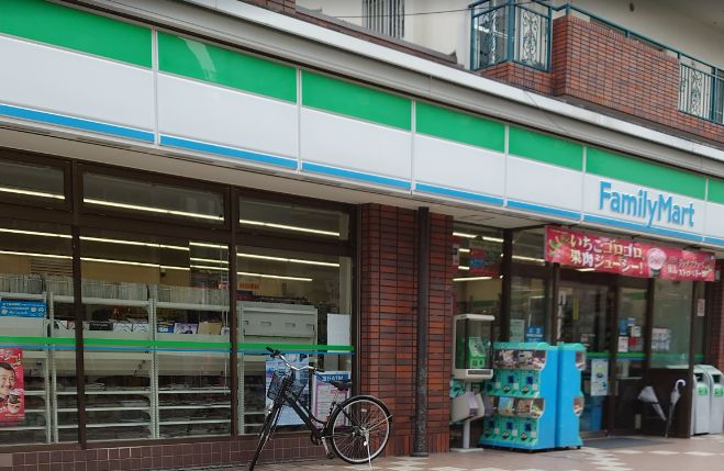 コンビニ　ファミリーマート 長柄店（コンビニ）まで290m
