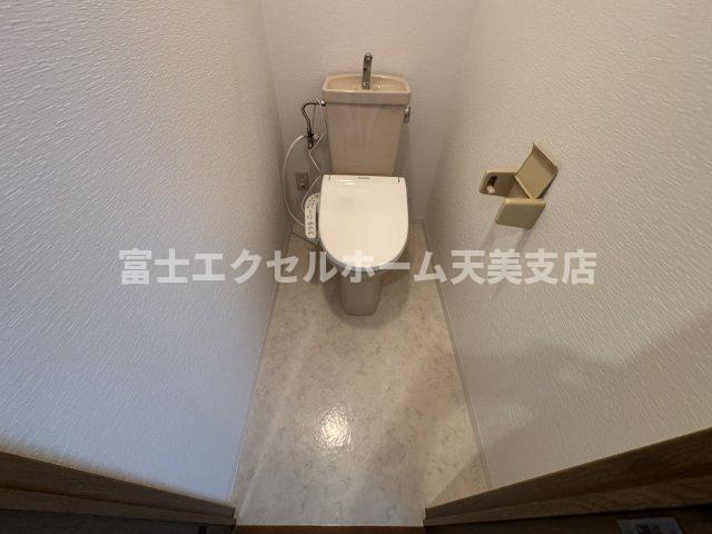 トイレ　温水洗浄暖房便座
