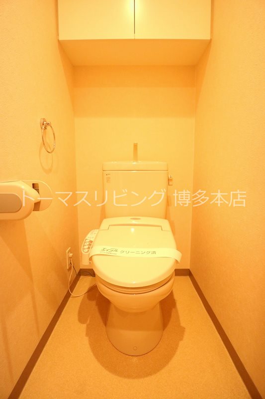 トイレ　※別号室の参考写真になります。
