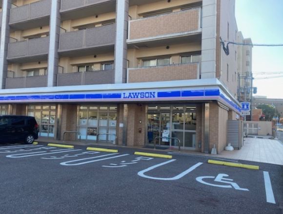 コンビニ　ローソン 吉塚本町店（コンビニ）まで588m