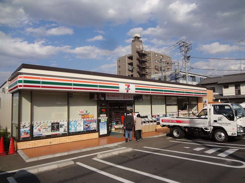 コンビニ　セブンイレブン（コンビニ）まで356m