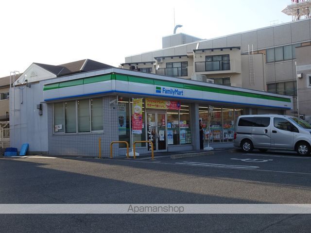 コンビニ　ファミリーマート（コンビニ）まで517m