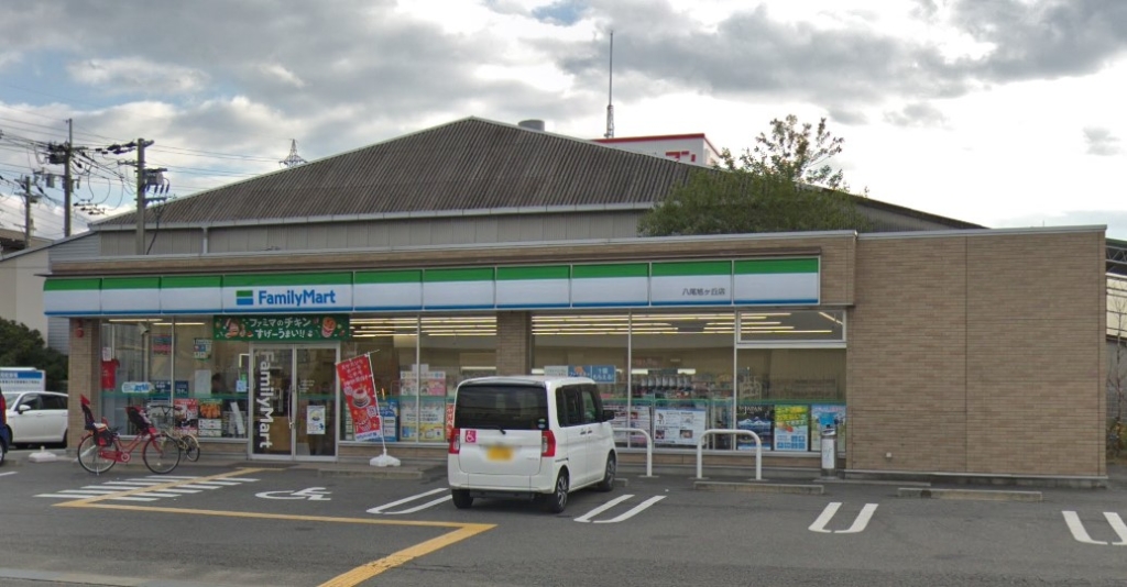コンビニ　ファミリーマート 八尾旭ヶ丘店（コンビニ）まで387m