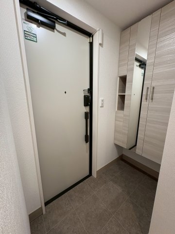 玄関　※建築中の為、実際のお部屋と仕様が異なるケースがございます。
