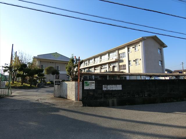中学校　高知市立介良中学校（中学校）まで593m