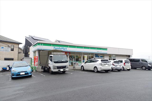 コンビニ　ファミリーマート　横須賀長井一丁目店（コンビニ）まで490m