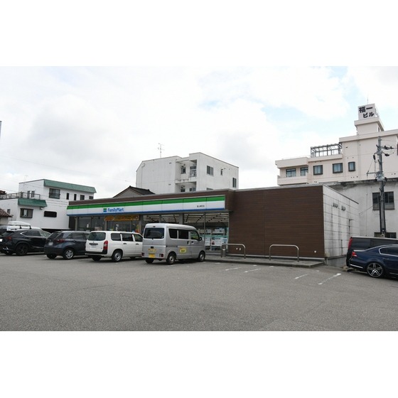 コンビニ　ファミリーマート富山東町店（コンビニ）まで94m