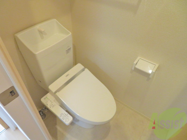 トイレ　トイレは嬉しいウォシュレット機能付きですよー。