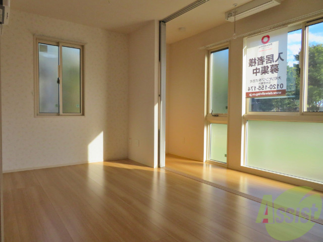 その他部屋・スペース　サンルームが付いて日差しが差し込みとても明るいお部屋ですよ。