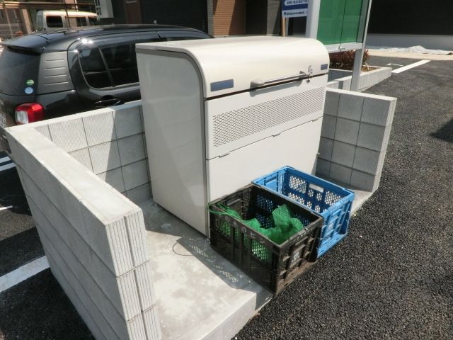 その他共有部分　敷地内にゴミ捨て場があるので楽ちんですね！