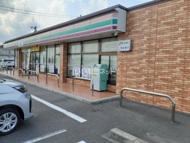 コンビニ　セブンイレブン津市大里窪田町店（コンビニ）まで640m