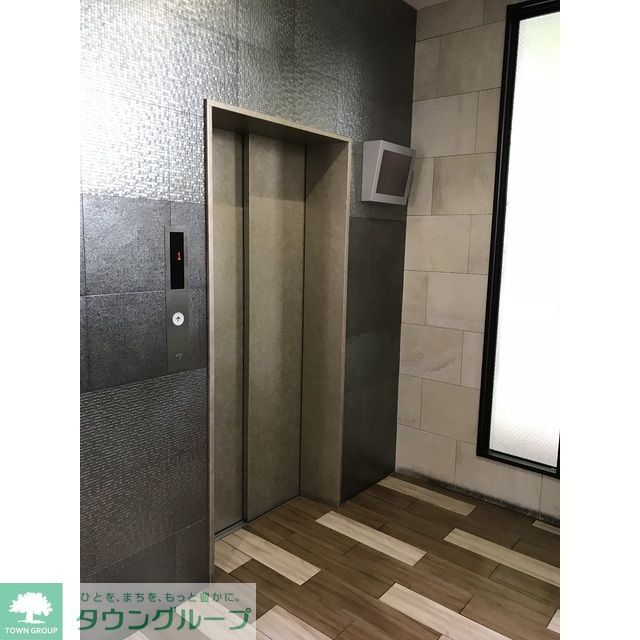 建物外観　1Fエレベーター前
