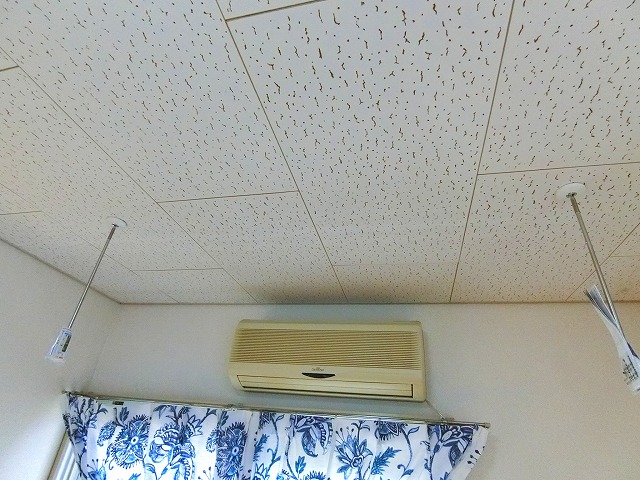 その他設備　室内物干し・エアコン