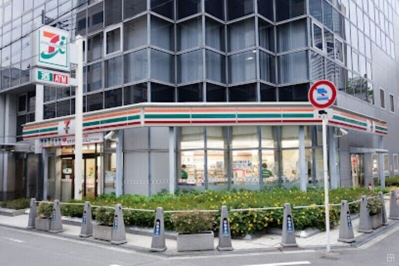 コンビニ　セブンイレブン大阪江戸堀1丁目西店（コンビニ）まで107m
