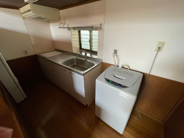 その他設備　嬉しい電気コンロ２口付きのキッチンです。