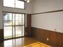 居室・リビング　南向きでポカポカ陽気が差し込むお部屋です。