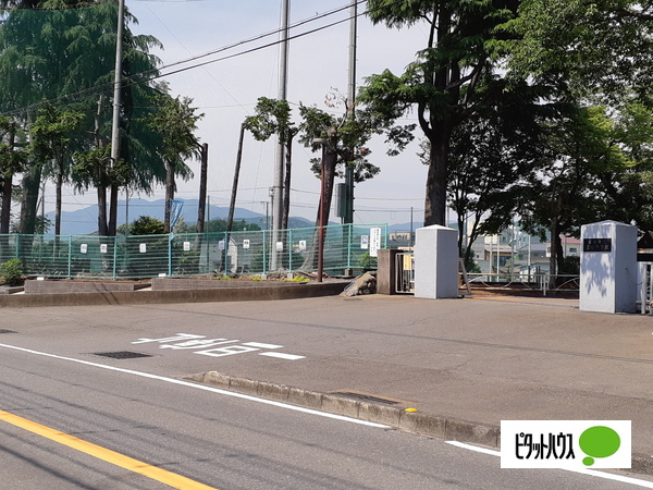 中学校　富士市立鷹岡中学校（中学校）まで635m